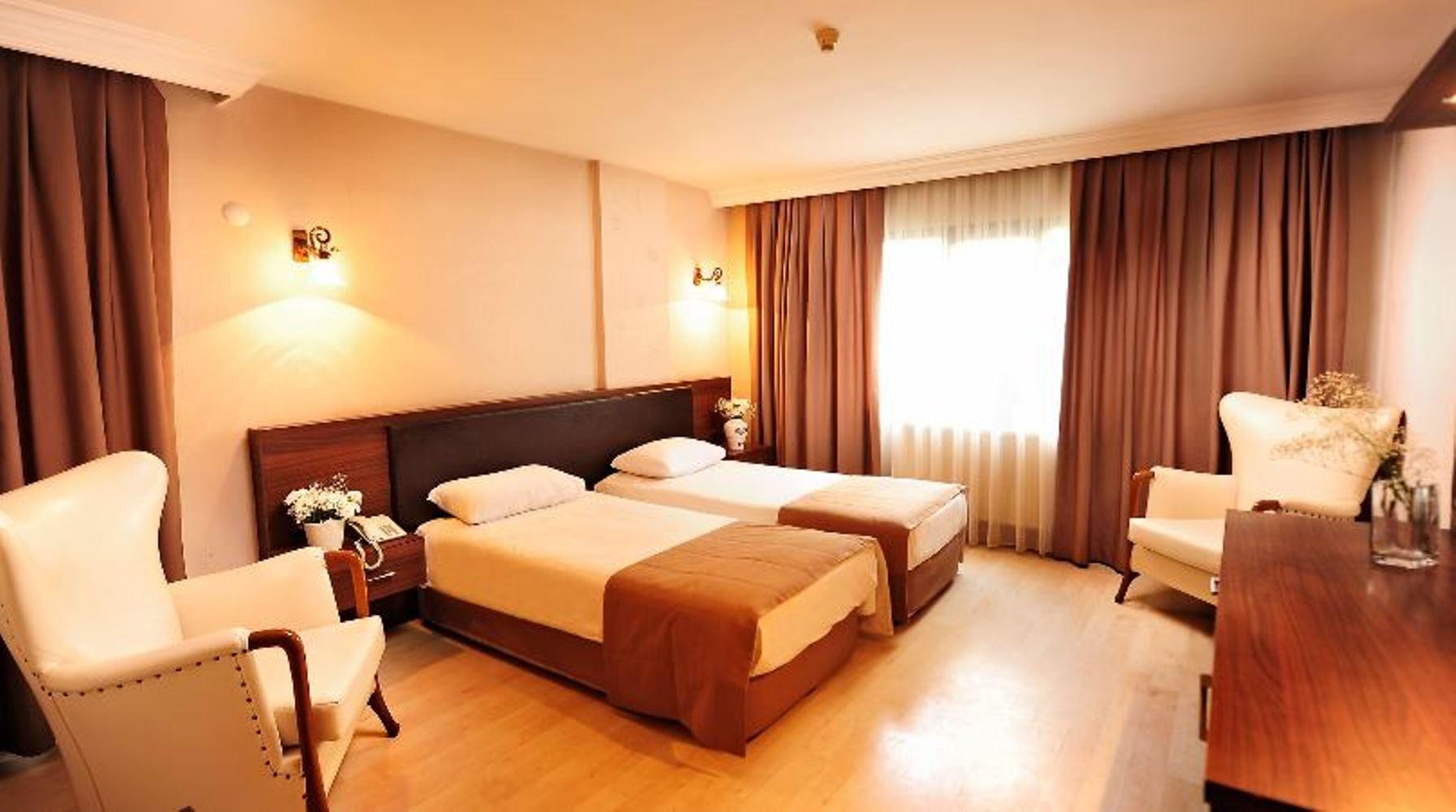 Uestuen Hotel Alsancak Izmir Exterior photo