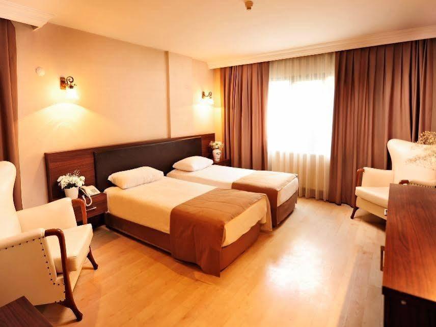 Uestuen Hotel Alsancak Izmir Exterior photo