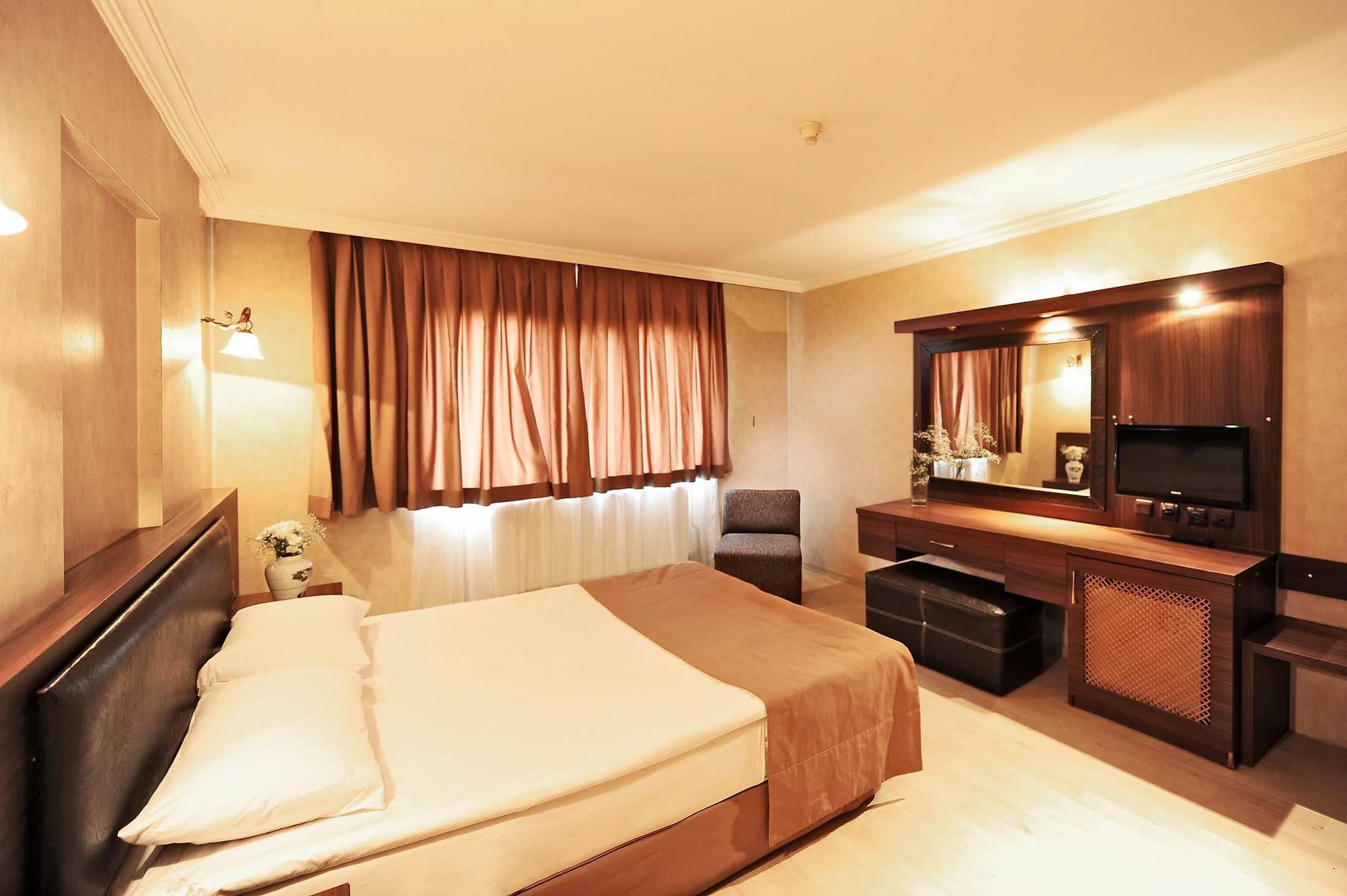 Uestuen Hotel Alsancak Izmir Exterior photo